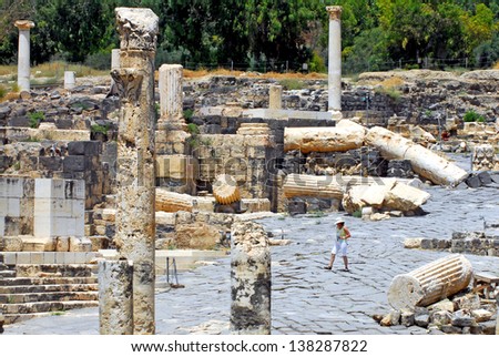 BEIT SHEAN,ISR - JUNE 17:Visitors walks under Pillars in Ancient Beit Shean on June 17 2009.Beit She\'an is one of the most ancient sites in Israel: it was first settled 5-6 thousand years ago.