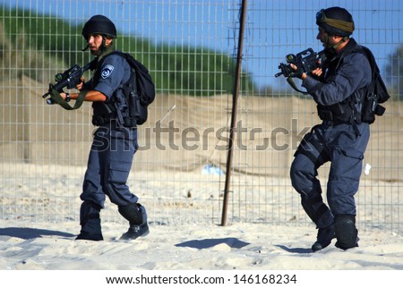 ASHDOD,ISR - SEP 09:Yamam unit simulate sea terror attack on Israeli beach on Sep 09 2007.It capable of both hostage-rescue operations and offensive take-over raids against targets in civilian areas.