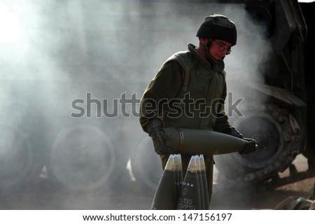 NACHAL OZ , ISR - JULY 04:Israeli artillery soldier on July 4 2006.During 2006 Lebanon War the Israeli Artillery Corps was second only to the Israeli Air Force in the firepower it expended.