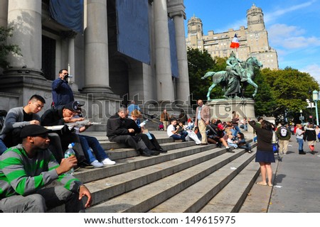 NEW YORK CITY 2009 - OCT 10:Visitors at the American Museum of Natural History. In 1995 the museum opened its extensively renovated dinosaur halls, making it the world\'s largest exhibit of its kind