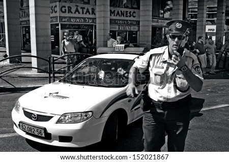 HAIFA, ISRAEL - JULY 21: Israeli policeman on July 21 2006. The Israel Police are a professional force, with some 35,000 persons on the payroll.