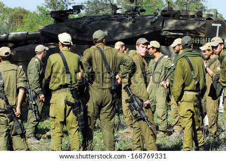 NACHAL OZ, ISR - DEC 28:Israeli soldiers during the final preparation of the IDF for a possible land incursion into Gaza strip  during cast lead operation on December 28, 2008.