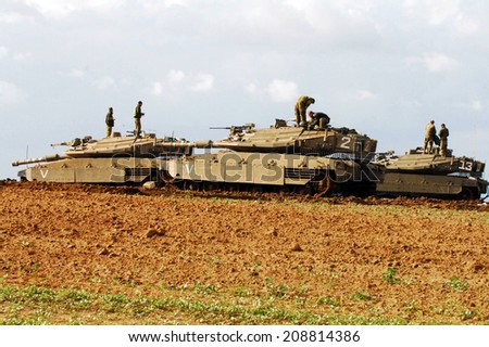 NIR AM, ISR - DEC 28:Israeli tanks during the final preparation of the IDF for a possible land incursion into Gaza strip during cast lead operation on December 31, 2008.