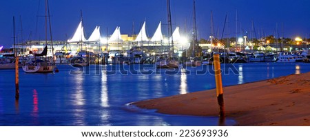 GOLD COAST - OCT 10 2014:Marina Mirage Shopping Center.It\'s Queensland\'s finest waterfront shopping and dining resort with award winning restaurants, designer boutiques of world\'s top fashion labels