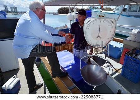 GOLD COAST, AUS - OCT 16 2014:Man buy a fresh crab at Gold Coast Fishermen\'s Co-Operative.Since 2008 the Gold Coast fishermen selling their catch direct to the public from the boat at low price.