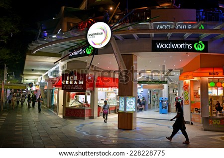 SURFERS PARADISE - SEP 30 2014:Visitors in Surfers Paradise Center.It one of Australia\'s iconic coastal tourist destinations, drawing about 10 million tourists every year from all over the world.