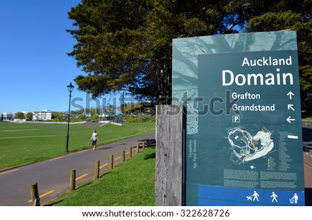 AUCKLAND,  NZL - SEP 28 2015:Auckland Domain in Auckland, New Zealand.The Auckland Domain is Auckland\'s oldest park, and at 75 hectares one of the largest in the city.