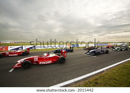 sport cars F1600 waiting for the race on a start
