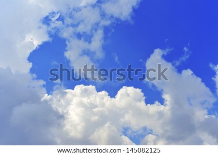 Blue sky and many clouds