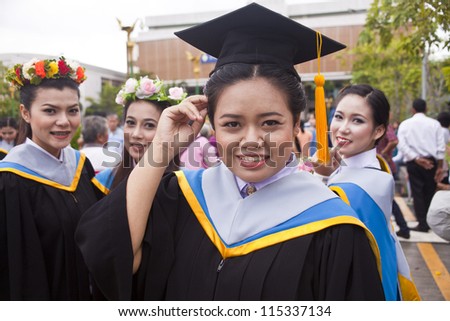 Portrait of Asian graduating students.