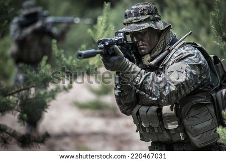 American soldiers during patrol, dressed in tiger stripe camouflage