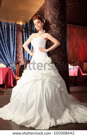 Beautiful bride in a luxurious restaurant. Vintage style.