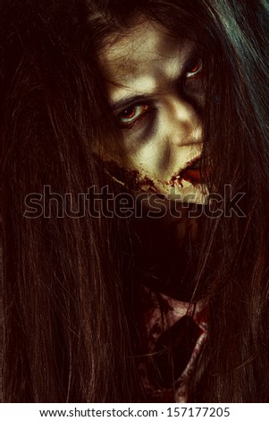 Close-up portrait of a bloodthirsty gnarling zombi.