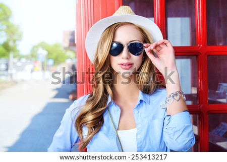 Beautiful young woman walking in the city. Europe, England. Vacation, tourist trip.