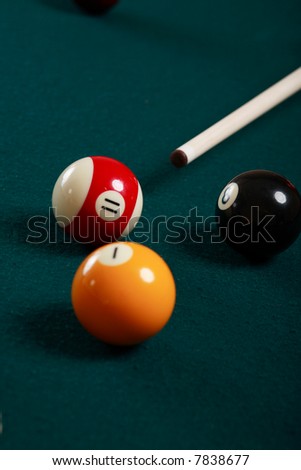 Billiard game details: balls, cue, table.