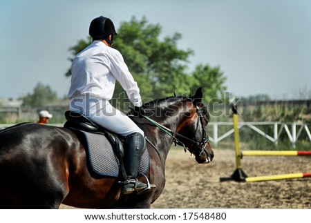 Horse theme: jockeys, horse races, speed.