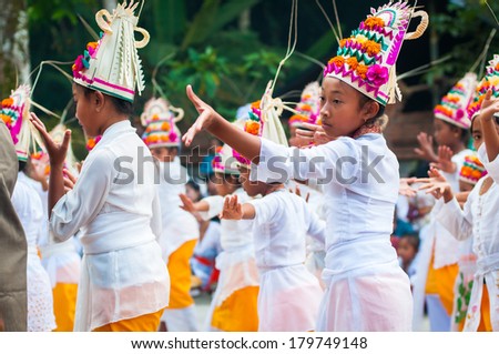 GIANYAR, INDONESIA - OCTOBER 11, 2011: Unidentified children dance legong during Full Moon Holiday in Tirta Empul Temple in Gianyar.