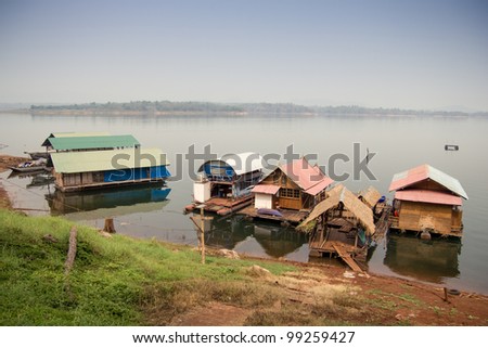 raft floating house