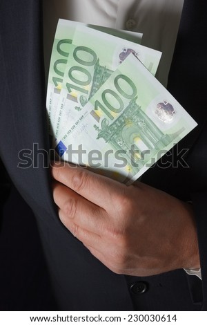Man hides money in his pocket