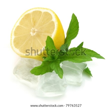 lemon with mint and ice cubes closeup