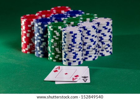 Texas Hold\'em Poker Chips & Cards