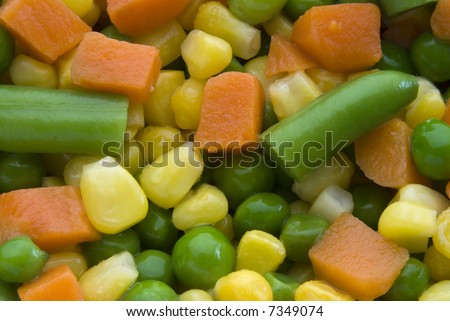 close up an detail of a pile of corns, carrots, peas and green beans