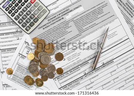 A calculator, pen, and financial statement