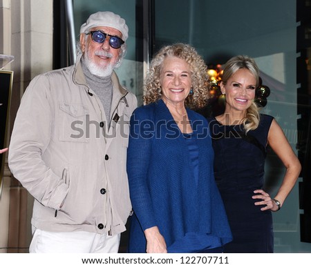 LOS ANGELES - DEC 03:  LOU ADLER, CAROLE KING & KRISTIN CHENOWETH Walk of Fame Honors Carole King  on December 03, 2012 in Hollywood, CA