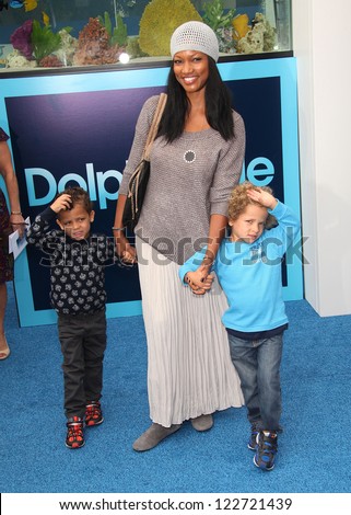 LOS ANGELES - AUG 16:  GARCELLE BEAUVAIS & KIDS arriving to \