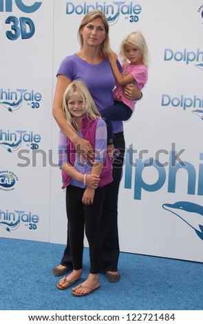 LOS ANGELES - AUG 16:  GABRIELLE REECE & KIDS arriving to \