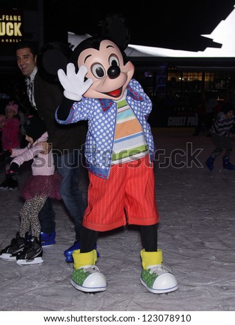LOS ANGELES - DEC 14:  MICKEY MOUSE arriving to Disney on Ice: Toy Story 3  on December 14, 2011 in Los Angeles, CA