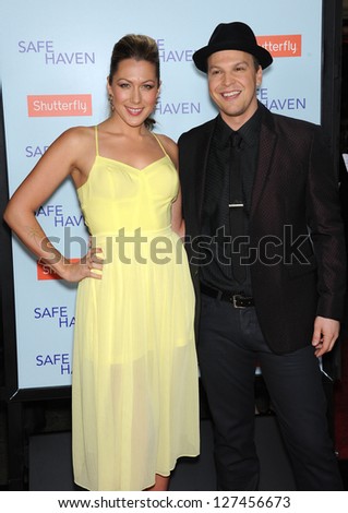 LOS ANGELES - FEB 05:  Colbie Caillat & Gavin DeGraw arrives to the \'Safe Haven\' Hollywood Premiere  on February 05, 2013 in Hollywood, CA