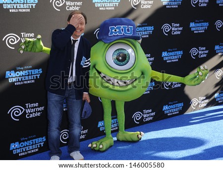 LOS ANGELES - JUN 17:  Billy Crystal arrives to the \'\
