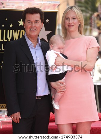 LOS ANGELES - MAY 23:  Simon Fuller & Family arrives to the Walk of Fame Ceremony for Simon Fuller  on May 23, 2011 in Hollywood, CA