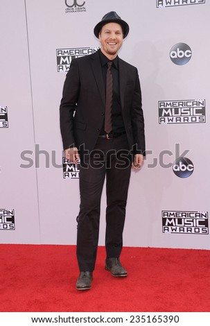 LOS ANGELES - NOV 23:  Gavin DeGraw arrives to the 2014 American Music Awards on November 23, 2014 in Los Angeles, CA