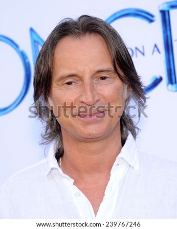 LOS ANGELES - SEP 21:  Robert Carlyle arrives to the \