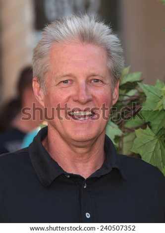 LOS ANGELES - AUG 06:  Bruce Boxleitner arrives to \