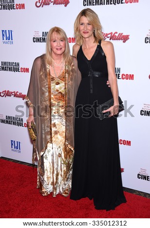 LOS ANGELES - OCT 30:  Diane Ladd & Laura Dern arrives to the American Cinematheque honors Reese Witherspoon  on October 30, 2015 in Hollywood, CA.