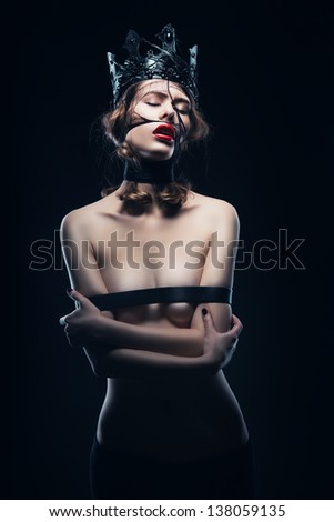 naked passion woman in black crown