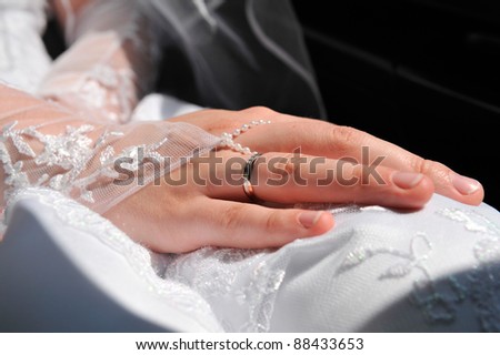 Brade\'s hand with wedding ring on finger