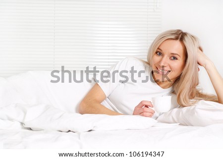Luck Caucasian woman lying on the bed