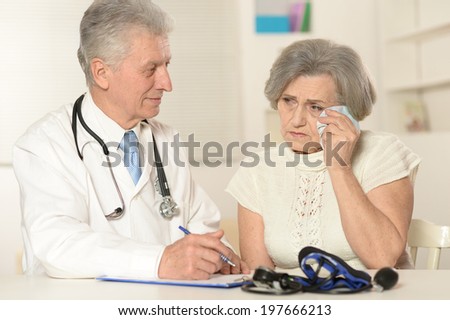 Elderly  ill woman came to the doctor