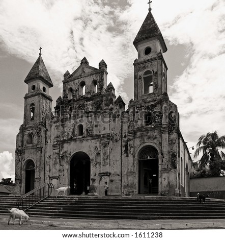 black and white image of san fransisco church granada