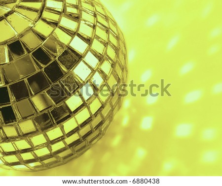 mirror ball   in  yellow
