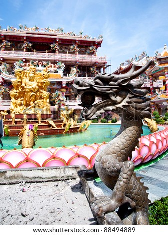 dragon statue in front of china temple