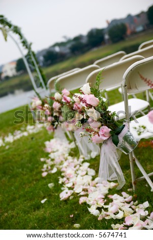 A tilt shot of an outdoor wedding aisle.