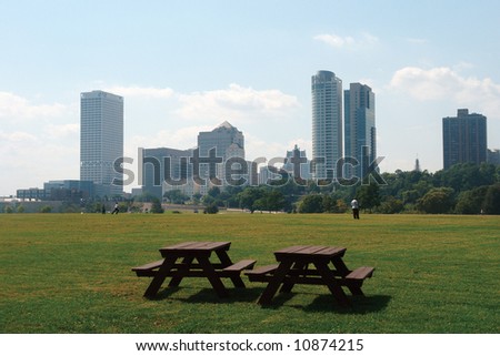 A picture of the hazy city of Milwaukee from veteran\'s park