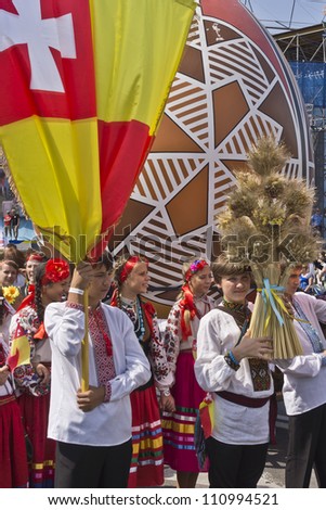 KIEV, UKRAINE - AUGUST 24: Ukraine Independence Day. Independence Square - Kiev central square, Ukraine on August 24, 2012. Ukrainians in national costumes from different regions of country.