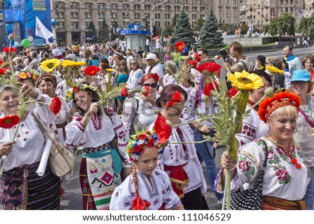 KIEV, UKRAINE - AUGUST 24: Ukraine Independence Day. Independence Square - Kiev central square, Ukraine on August 24, 2012. Ukrainian vyshivanok (embroidered shirts) parade. Dnipropetrovsk  region.