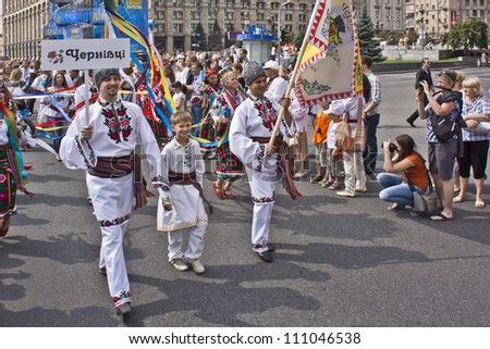 KIEV, UKRAINE - AUGUST 24: Ukraine Independence Day. Independence Square - Kiev central square, Ukraine on August 24, 2012. Ukrainian vyshivanok (embroidered shirts) parade. Chernivtsi region.